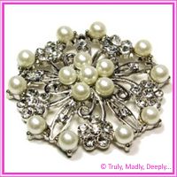Brooch - Small Pearls & Diamante Flower